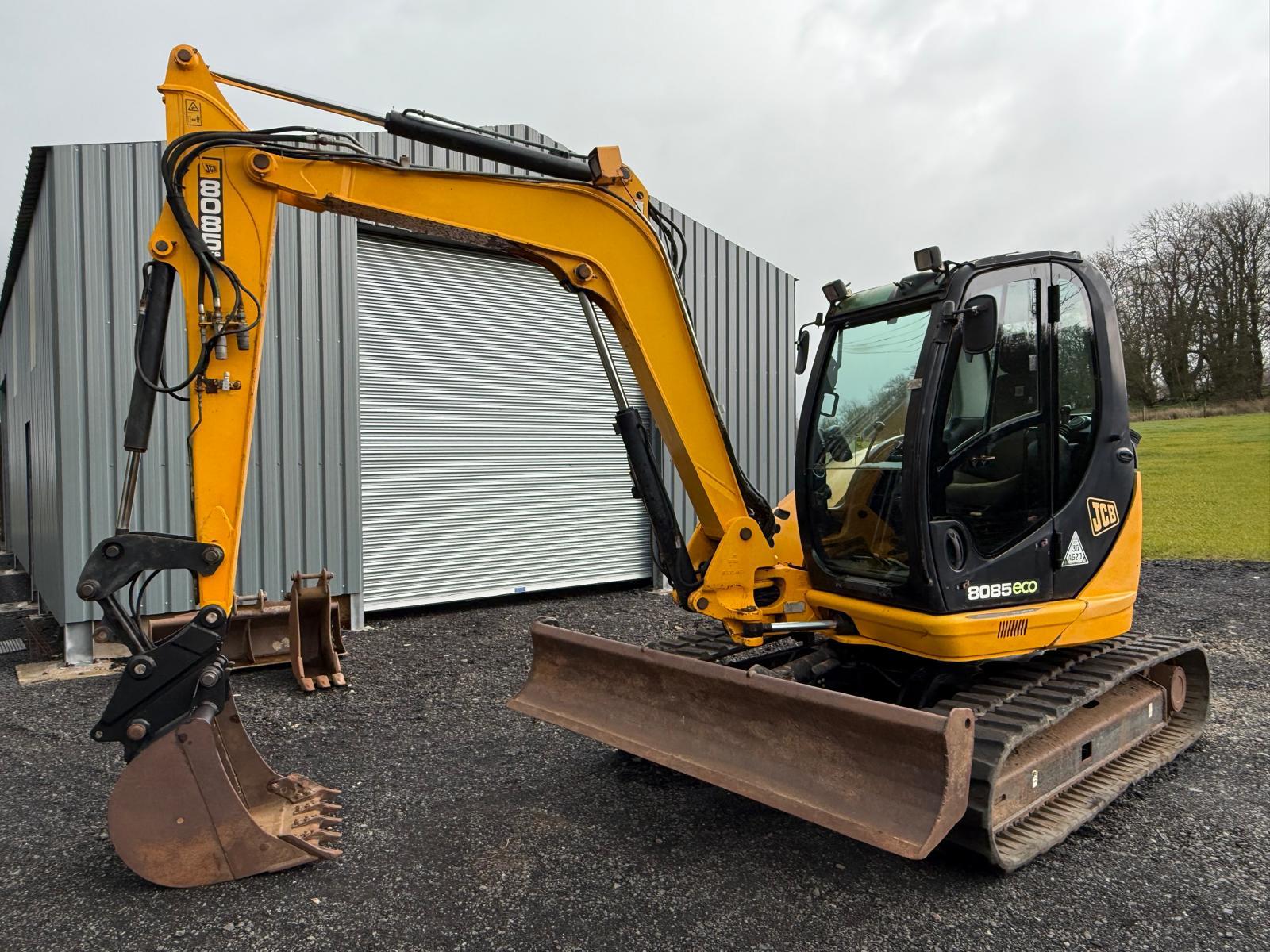 JCB 8085 Digger